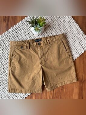Banana Republic | Men’s Lived-In 7” Shorts | Dark Khaki | 35